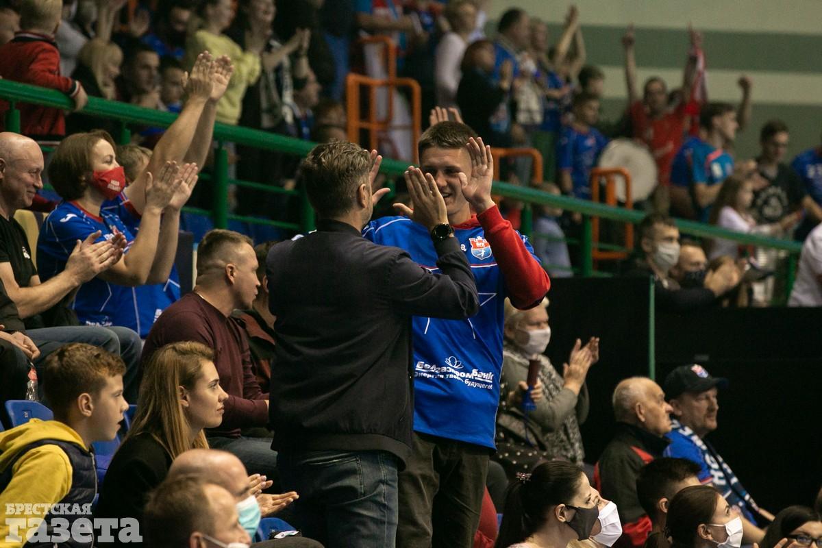 Матч между командами «Мешков Брест» (Беларусь) и «Пик» (Венгрия). Фото: , «Брестская газета»