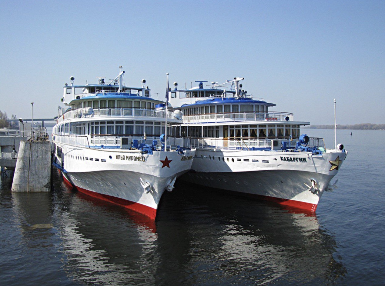 Паромы Илья Муромец и Кабаргин, на которых можно отправиться в круиз по России. Фото: lnc.by.