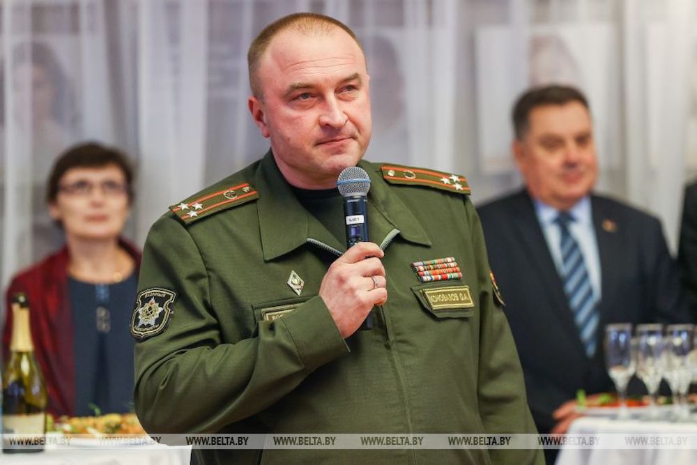 Военный комиссар Брестской области Олег Коновалов произносит речь на офицерском балу в Бресте. 26 февраля 2024 года. Фото: БелТА.