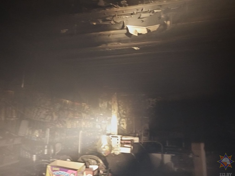 Последствия пожара в частном магазине в Кобринском районе. Фото: МЧС.