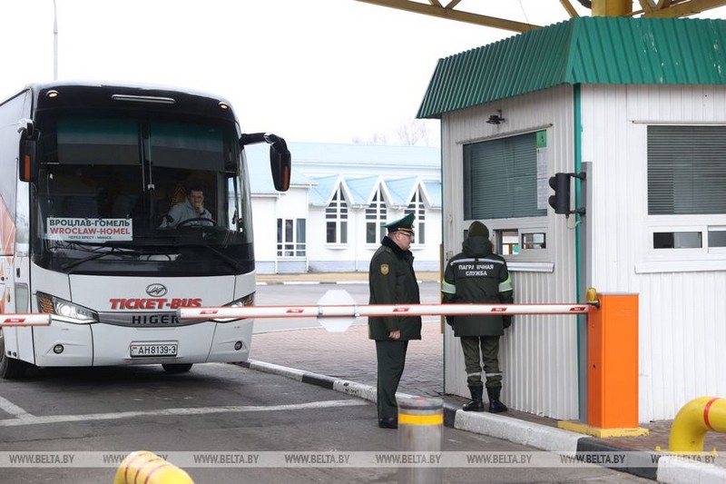 Внутри пункта пропуска «Брест». Скриншот видео