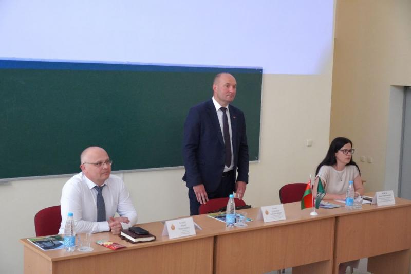 Александр Попко на встрече со студентами ПолесГУ. Фото пресс-службы университета