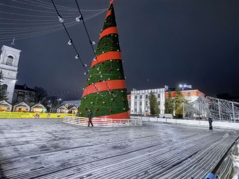 Заливка катка на площади Ленина.