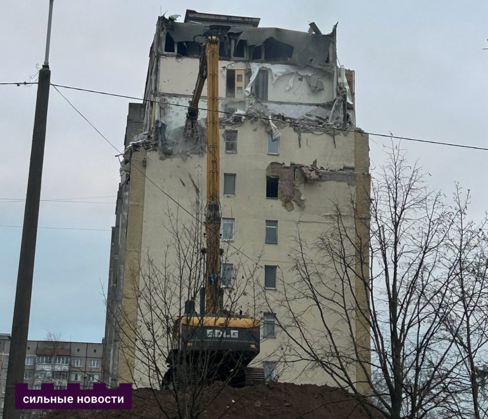 дом обваливается