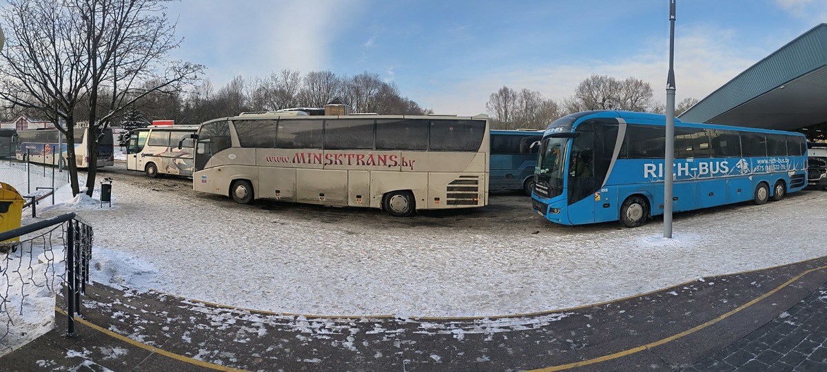 Автобусы на выезде из пункта пропуска «Брест» в Польшу 13 января 2026 года. Фото из приграничного чата
