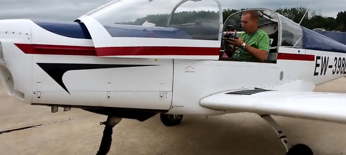 Самолет жителя Пинска Сергея Завадского. Скриншот видео