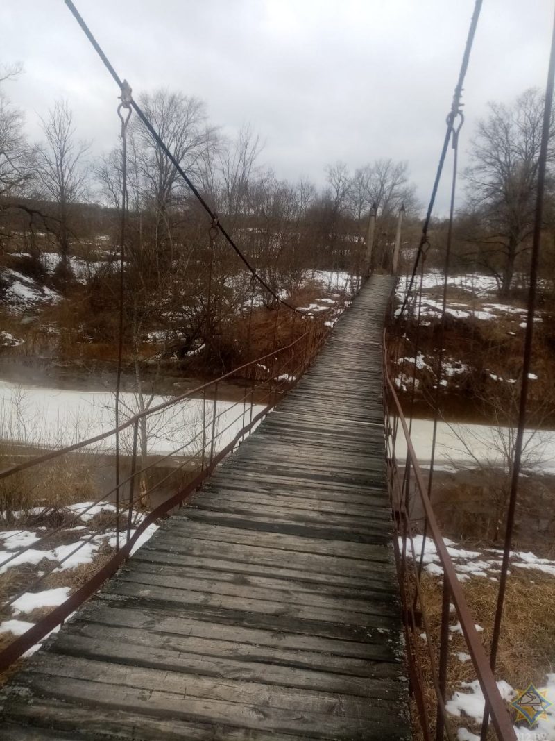Старый подвесной мост в деревне Кучинщина до ремонта
