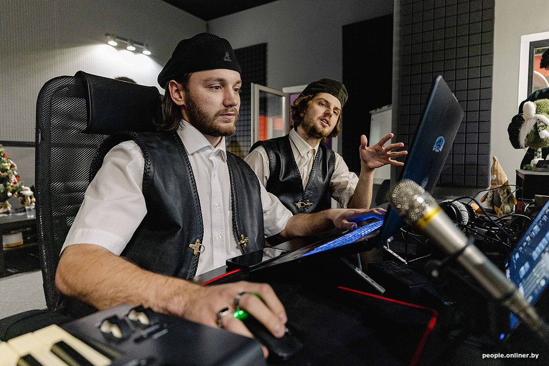 Группа Police in Paris. Влад Мулявин слева.