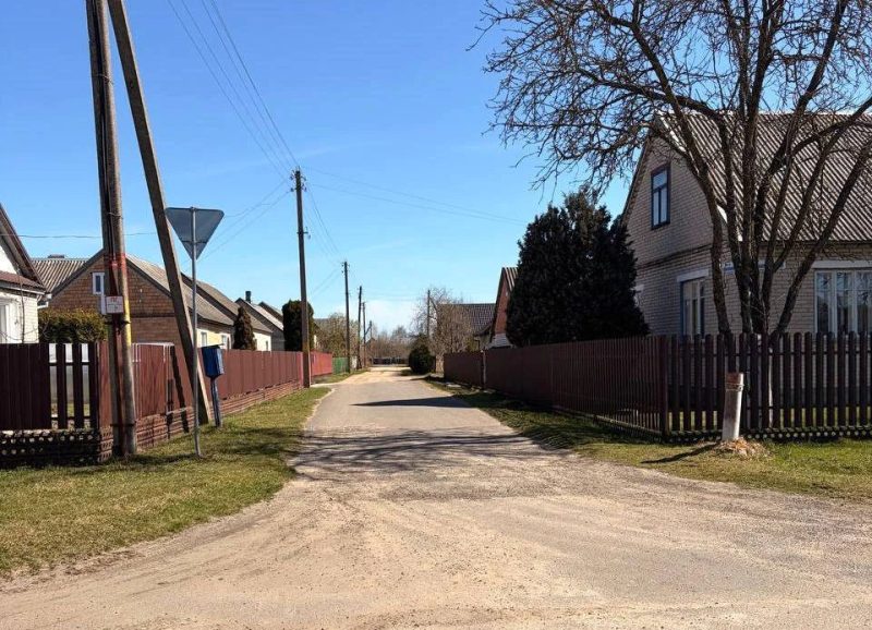 Переулок Строительный в Кобрине в апреле 2026 года