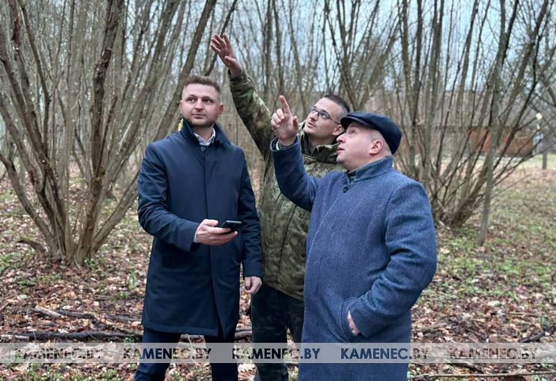 Сотрудники нацпарка измеряют уровень шума в Беловежской пуще