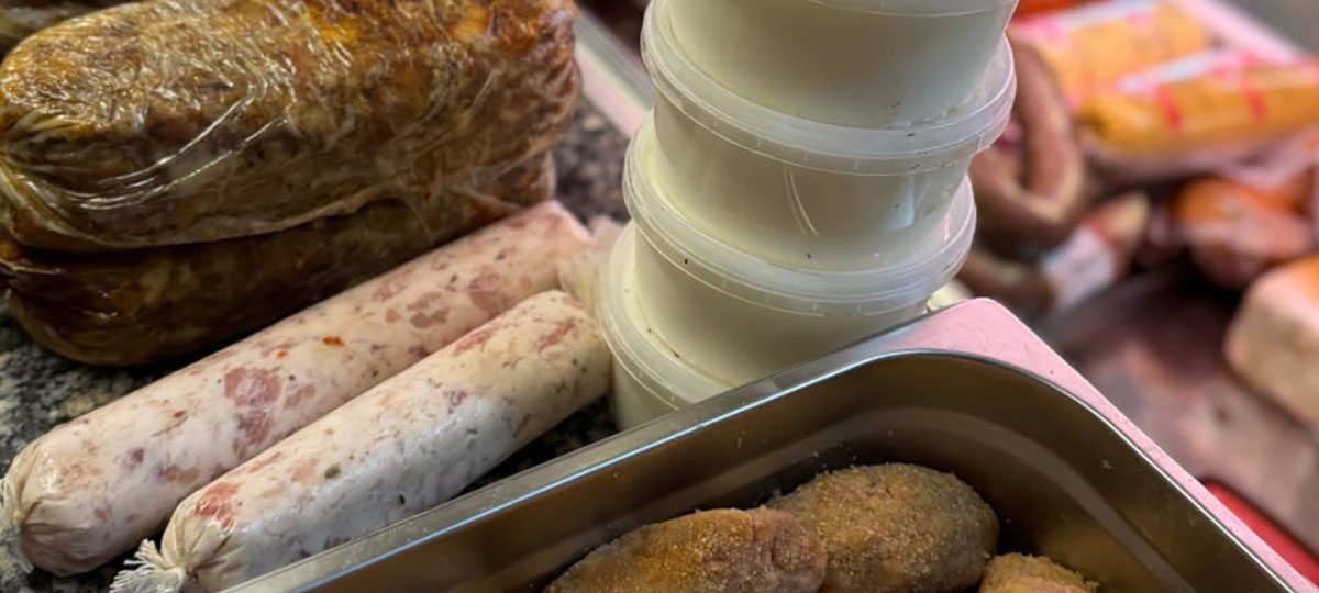 продукты на магазинном прилавке