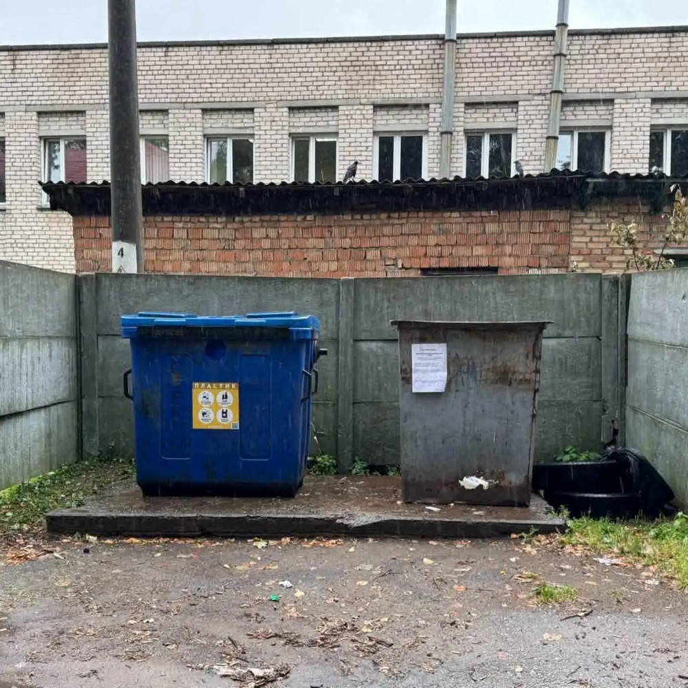 Контейнер без крышки в Витебске. Фото: instagram.com/vitebsk.news24