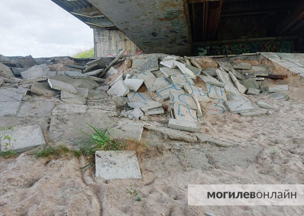 Состояние моста в Могилеве после ливней. Фото: «МогилевОнлайн»